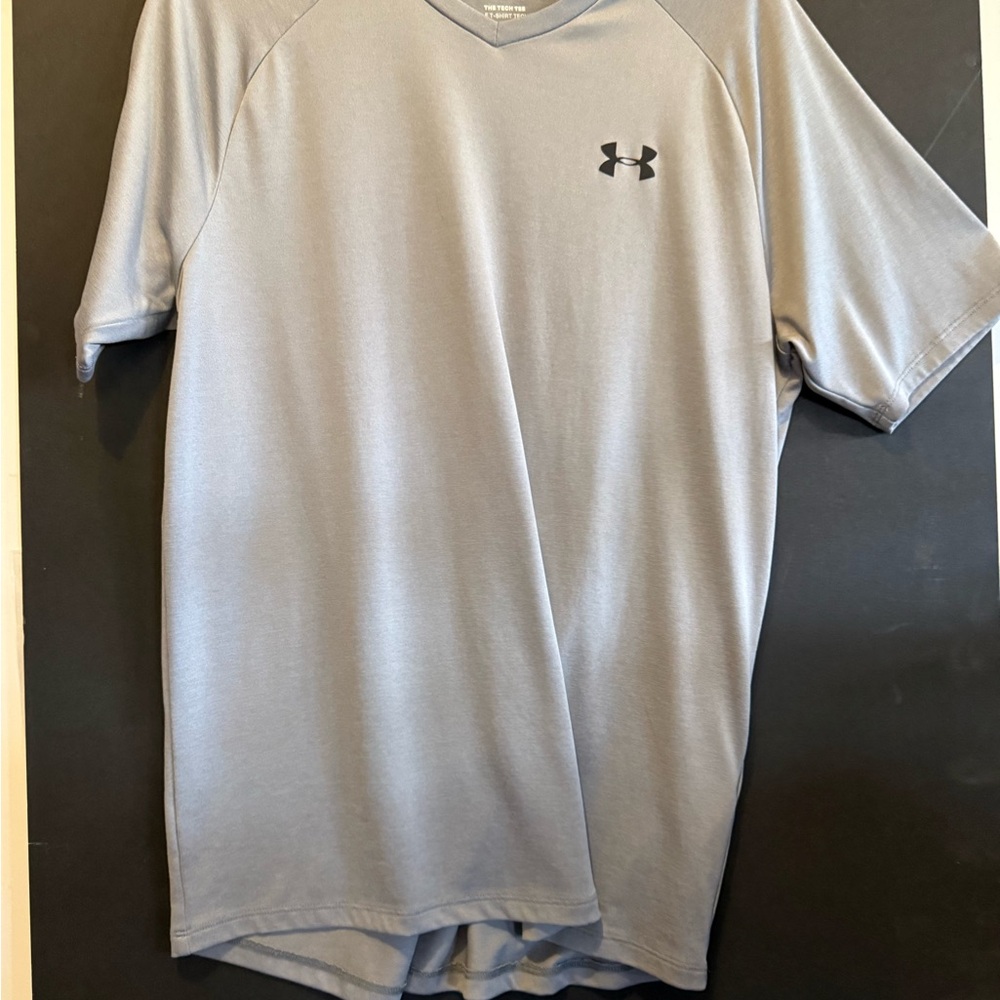 Under Armour Men's Light Gray V-Neck Tee